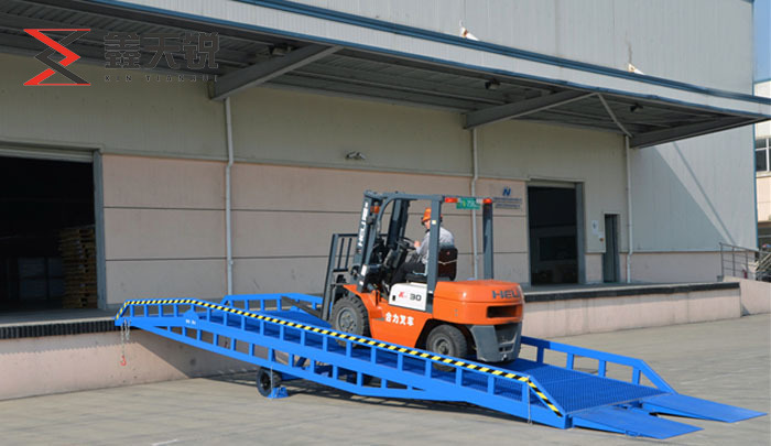 電（diàn）動液（yè）壓登車（chē）橋