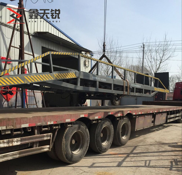 移動式登車橋裝車發貨（huò）